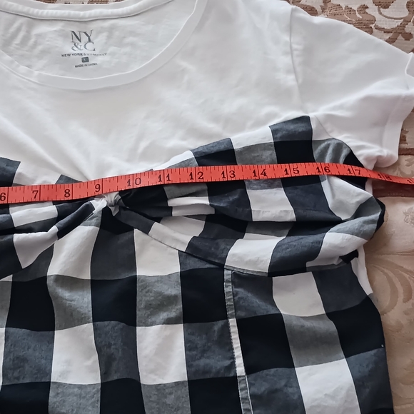 NY&Co. Black/ White checkered top. L EUC - Picture 5 of 7